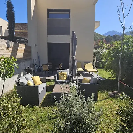 Apartament T1 Bis Avec Mezzanine, Belle Terrasse Et Jardinet.