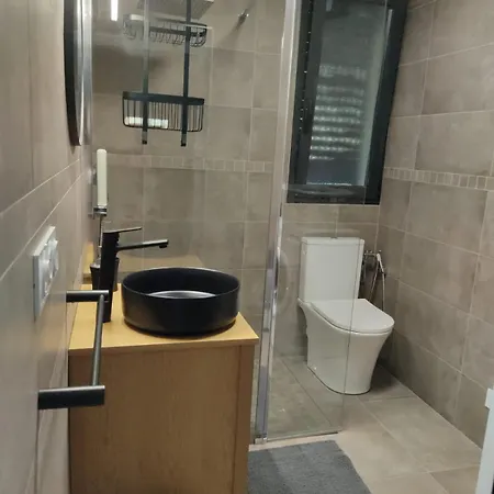 T1 Bis Avec Mezzanine, Belle Terrasse Et Jardinet. Appartement Moncale