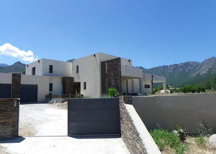 T1 Bis Avec Mezzanine, Belle Terrasse Et Jardinet. Appartement